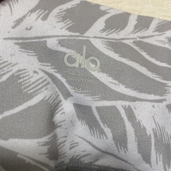 Alo Yoga Palm Springs airbrushed white leggings leaves stripes women's medium - Picture 3 of 11